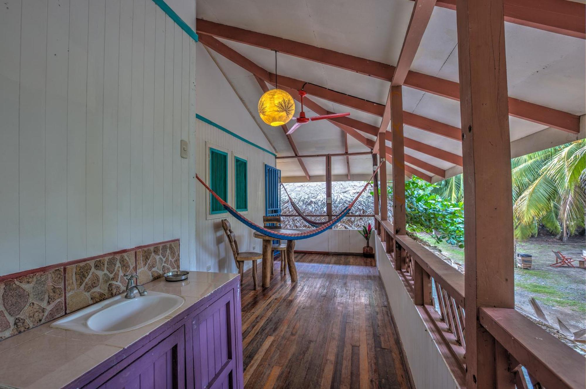 Playa 506 Beachfront Hostel Puerto Viejo de Talamanca 객실 사진